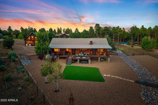 2702 COVERED WAGON Trail, Overgaard, AZ 85933