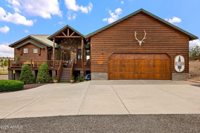 2702 COVERED WAGON Trail, Overgaard, AZ 85933