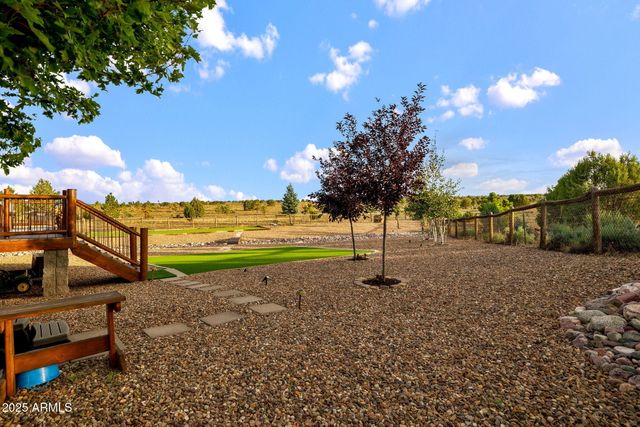 2702 COVERED WAGON Trail, Overgaard, AZ 85933