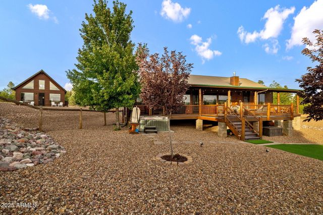 2702 COVERED WAGON Trail, Overgaard, AZ 85933