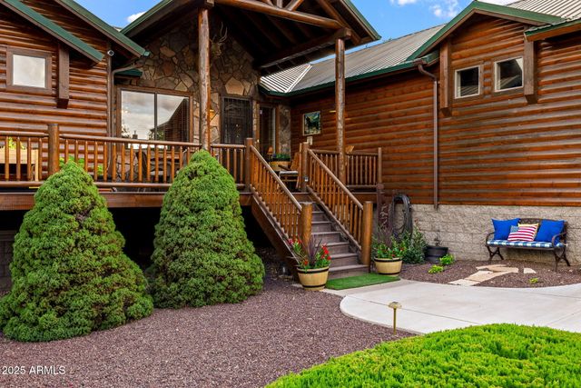 2702 COVERED WAGON Trail, Overgaard, AZ 85933