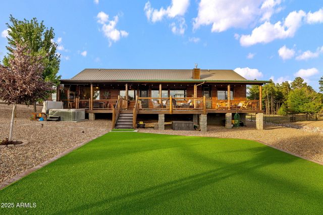 2702 COVERED WAGON Trail, Overgaard, AZ 85933