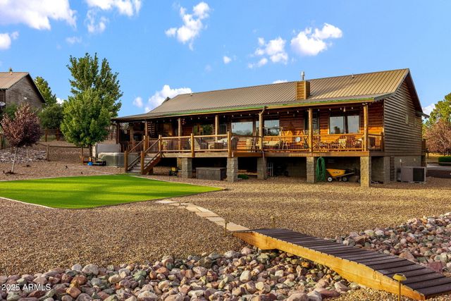2702 COVERED WAGON Trail, Overgaard, AZ 85933