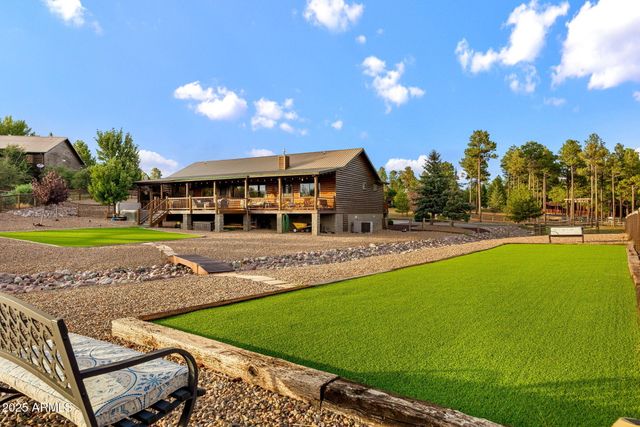 2702 COVERED WAGON Trail, Overgaard, AZ 85933