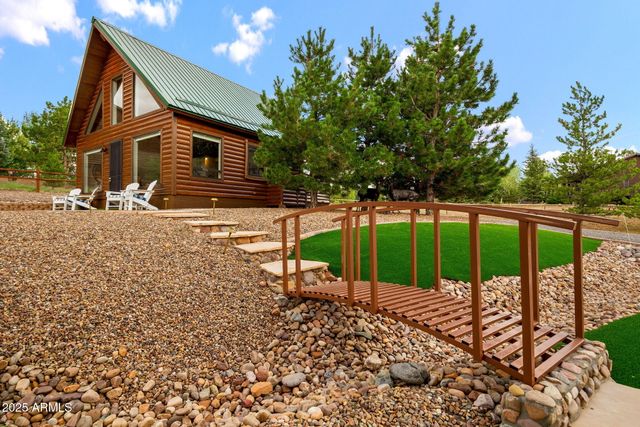 2702 COVERED WAGON Trail, Overgaard, AZ 85933