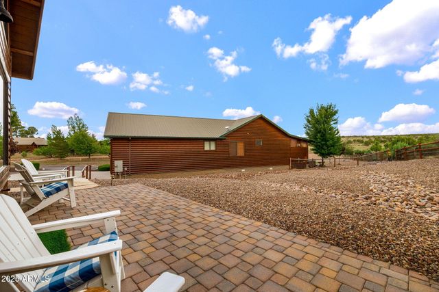 2702 COVERED WAGON Trail, Overgaard, AZ 85933