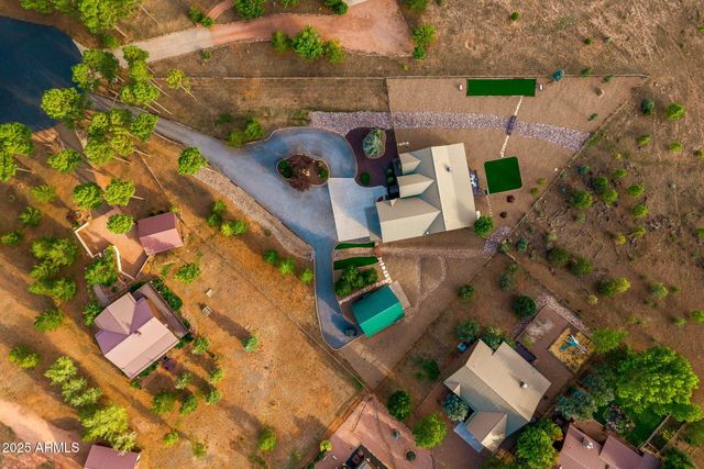 2702 COVERED WAGON Trail, Overgaard, AZ 85933