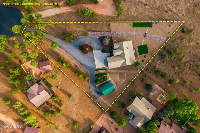 2702 COVERED WAGON Trail, Overgaard, AZ 85933