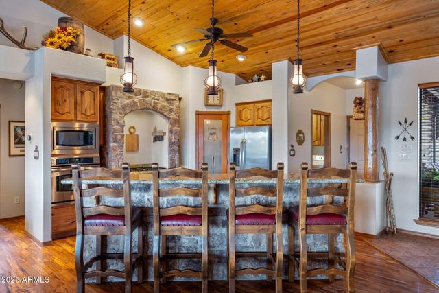 2702 COVERED WAGON Trail, Overgaard, AZ 85933