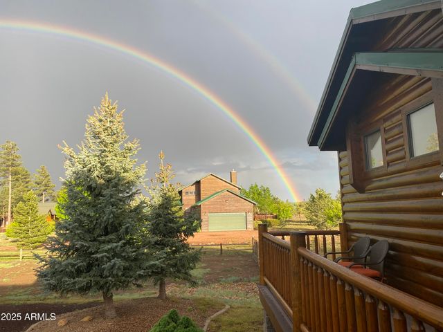 2702 COVERED WAGON Trail, Overgaard, AZ 85933