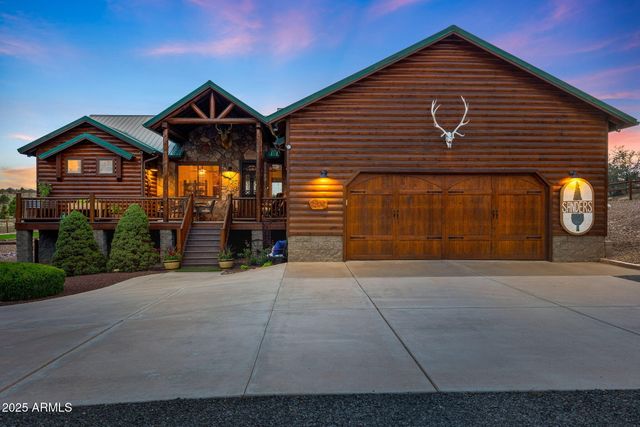 2702 COVERED WAGON Trail, Overgaard, AZ 85933