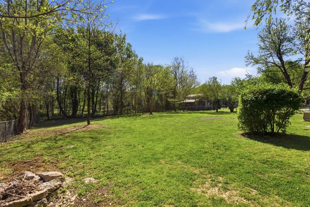 1021 Preston Dr, Burns, TN 37029