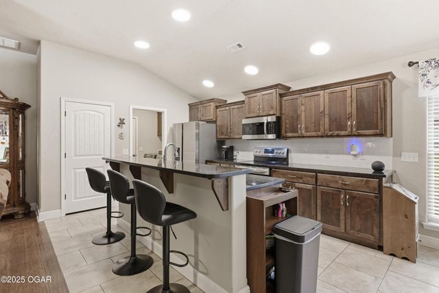 1104 Lakeview Drive, Webb City, MO 64870