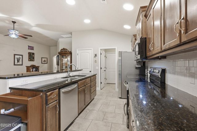 1104 Lakeview Drive, Webb City, MO 64870