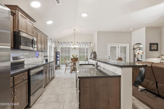 1104 Lakeview Drive, Webb City, MO 64870