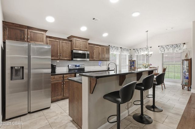 1104 Lakeview Drive, Webb City, MO 64870