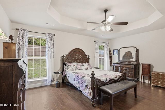 1104 Lakeview Drive, Webb City, MO 64870