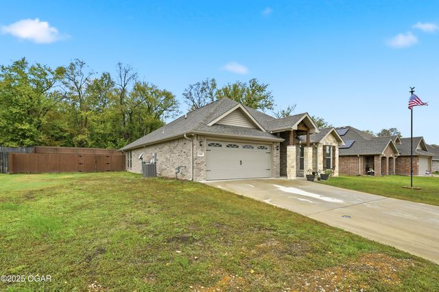 1104 Lakeview Drive, Webb City, MO 64870