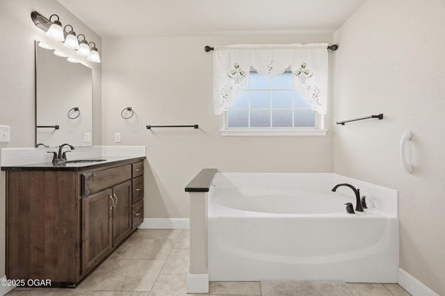 1104 Lakeview Drive, Webb City, MO 64870