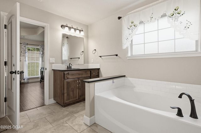 1104 Lakeview Drive, Webb City, MO 64870