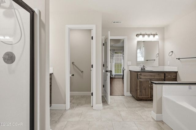 1104 Lakeview Drive, Webb City, MO 64870