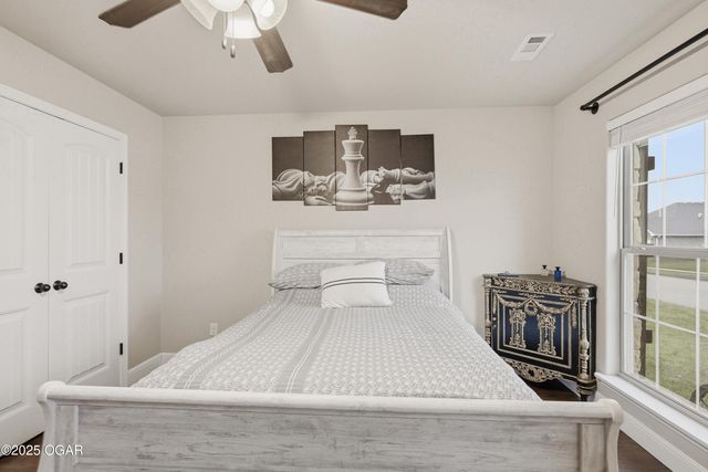 1104 Lakeview Drive, Webb City, MO 64870