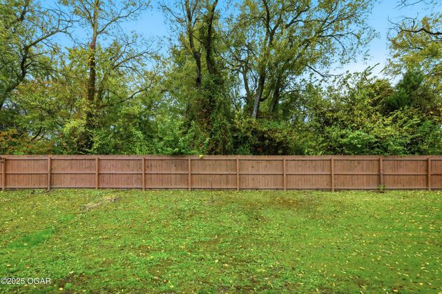 1104 Lakeview Drive, Webb City, MO 64870