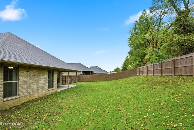 1104 Lakeview Drive, Webb City, MO 64870