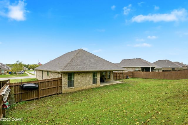 1104 Lakeview Drive, Webb City, MO 64870