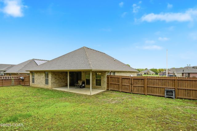 1104 Lakeview Drive, Webb City, MO 64870