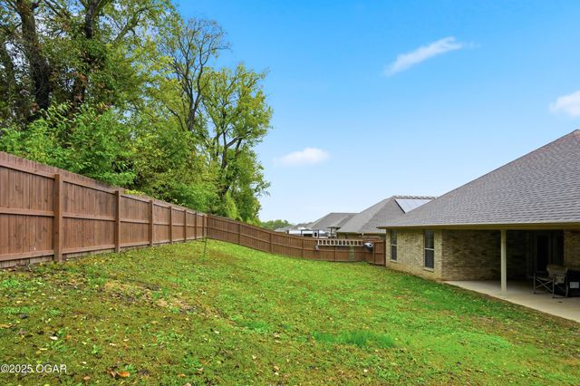 1104 Lakeview Drive, Webb City, MO 64870