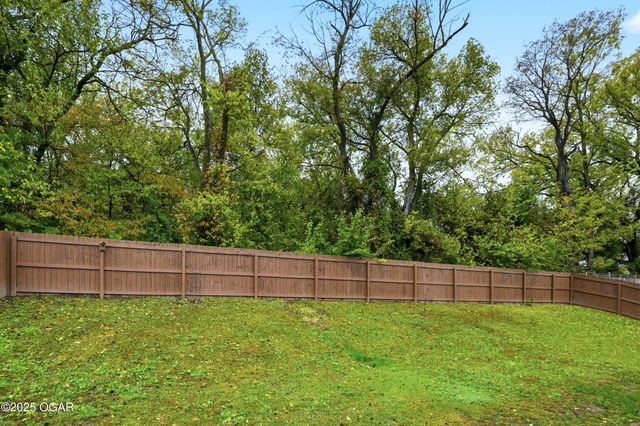 1104 Lakeview Drive, Webb City, MO 64870