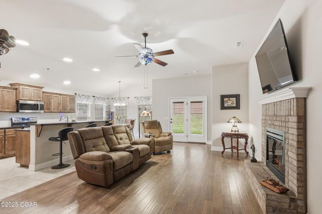 1104 Lakeview Drive, Webb City, MO 64870