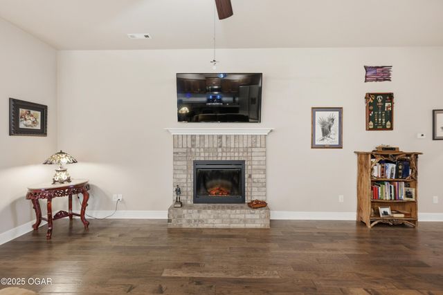 1104 Lakeview Drive, Webb City, MO 64870