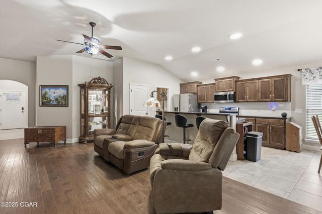 1104 Lakeview Drive, Webb City, MO 64870