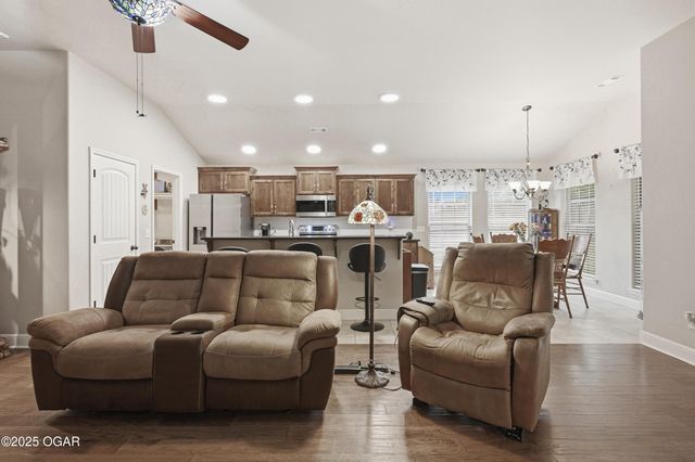 1104 Lakeview Drive, Webb City, MO 64870