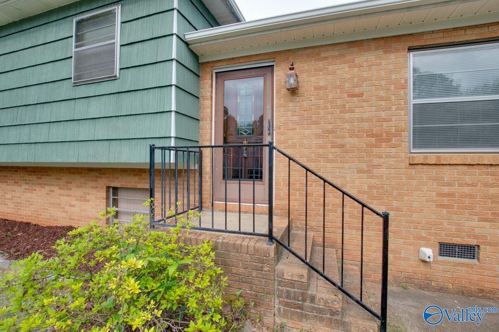 3902 Mccalley Place, Huntsville, AL 35805