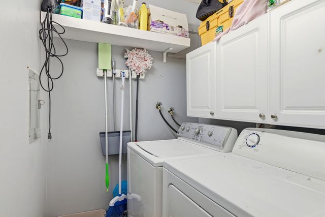 13616 Royal Court 207, Crestwood, IL 60418