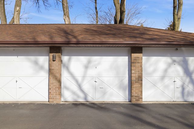 13616 Royal Court 207, Crestwood, IL 60418