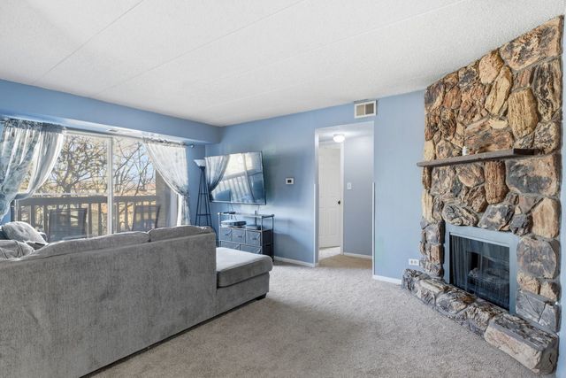 13616 Royal Court 207, Crestwood, IL 60418