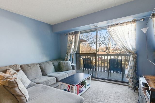 13616 Royal Court 207, Crestwood, IL 60418