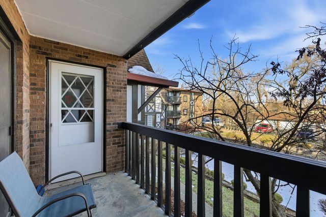 13616 Royal Court 207, Crestwood, IL 60418