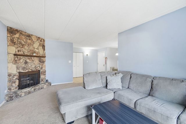 13616 Royal Court 207, Crestwood, IL 60418