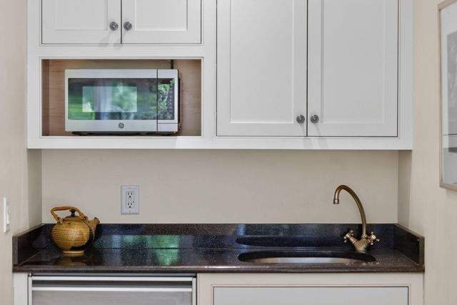 160 Main Street, Wellfleet, MA 02667