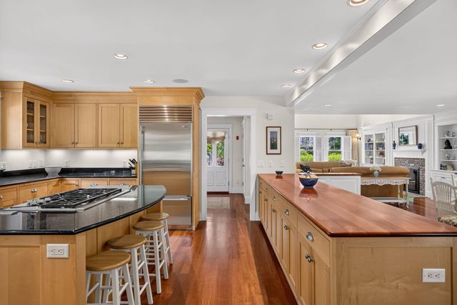 160 Main Street, Wellfleet, MA 02667