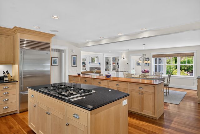 160 Main Street, Wellfleet, MA 02667
