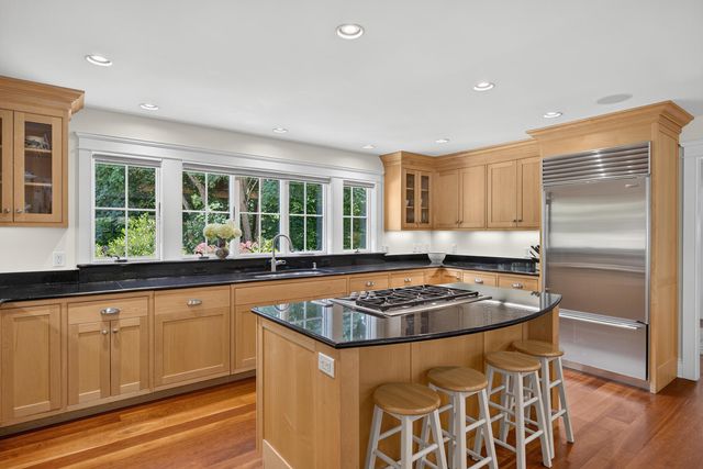 160 Main Street, Wellfleet, MA 02667