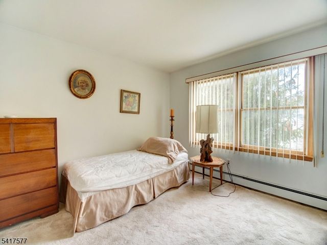 16 Oldis St, Rochelle Park Twp., NJ 07662