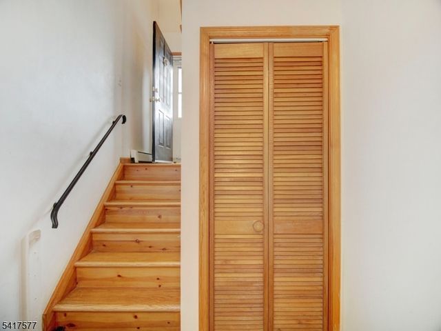 16 Oldis St, Rochelle Park Twp., NJ 07662