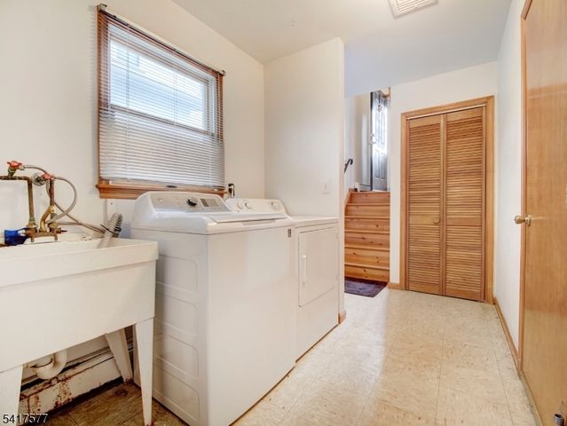 16 Oldis St, Rochelle Park Twp., NJ 07662